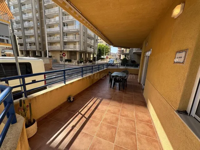 APARTAMENTO A ESCASOS METROS DEL MAR, CON PISCINA. — 4