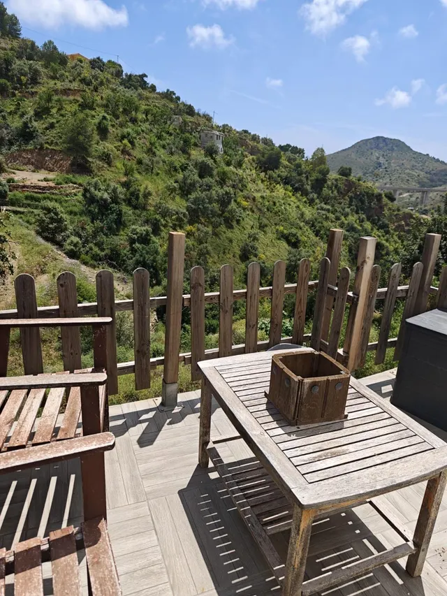 Casa rústica con terrazas y vistas a la montaña en Totalán — 18