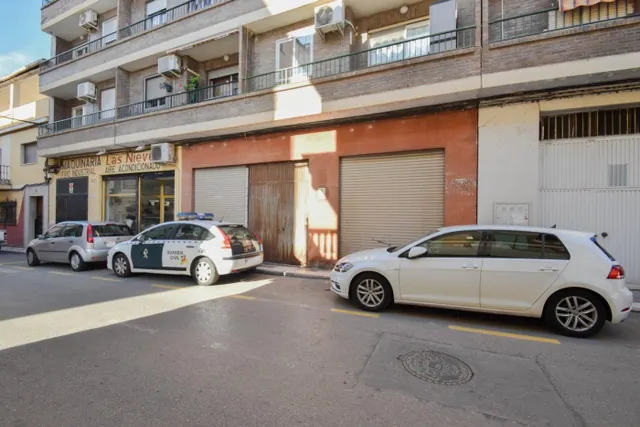 Local en bruto situado junto a la Avenida principal — 14