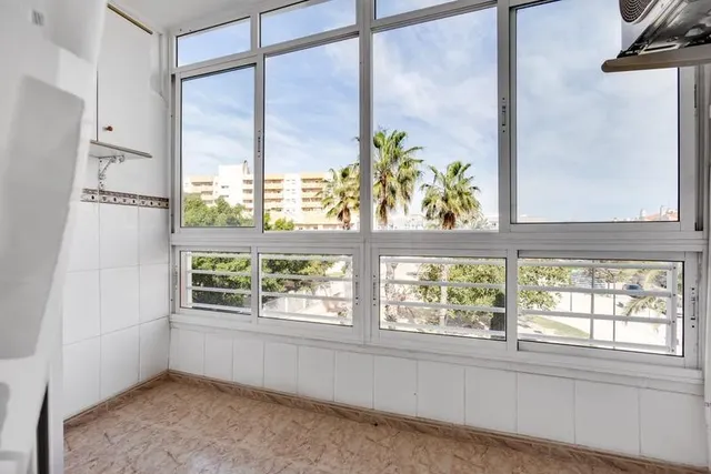 Increíble apartamento de 2 dormitorios cerca de la playa en Torrevieja — 14