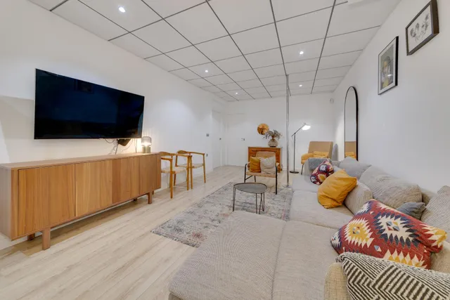 EXCLUSIVA VIVIENDA DE 250M2 EN DOS PLANTAS, CENTRICA Y A 200M DE LA PLAYA DEL CURA — 44