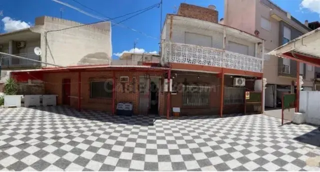 CHALET CON PISCINA + LOFT INDEPENDIENTE EN PARCELA DE 400 m2 - foto 2