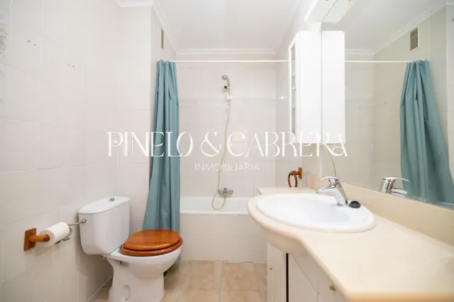 Piso en venta con terraza y ascensor en calle madrid — 41
