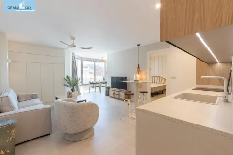 ¡EXCLUSIVO APARTAMENTO EN PRIMERA LINEA DE PLAYA CON REFORMA INTEGRAL DE ALTA GAMA!