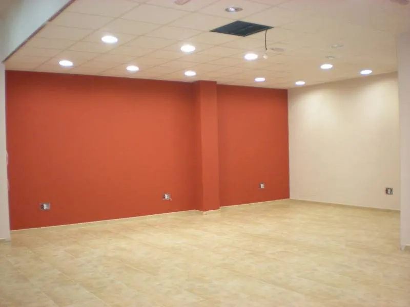 local comercial totalmente nuevo, preparado para instalar cualquier negocio junto a la playa