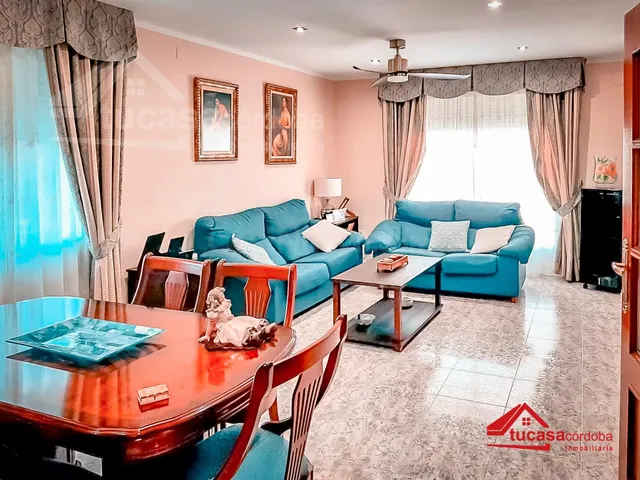 Chalet Urbano con Terreno en Villaharta – Espacio, Comodidad - foto 2