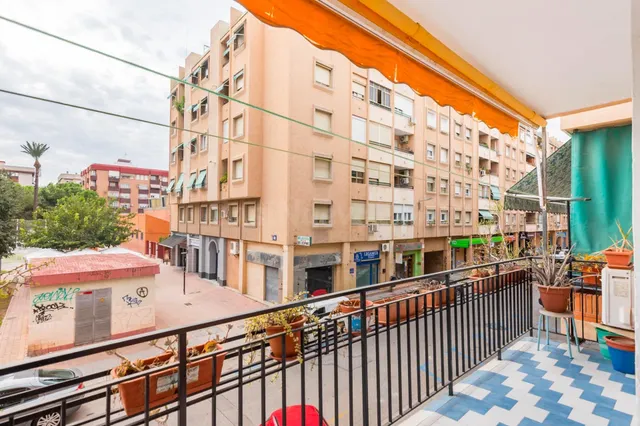 Amplio piso en venta para reformar en el Barrio del Carmen, Murcia — 3