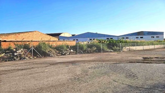 Se vende suelo industrial con nave — 9
