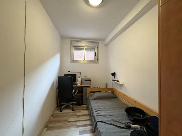 REFORMADO Y CON ENTRADA INDEPENDIENTE EN LES CORTS — 20