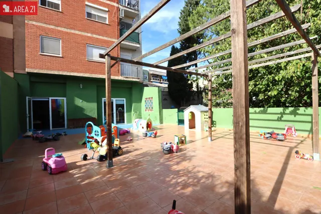 ATENCION INVERSORES! LOCAL COMERCIAL EN VENTA CON RENTAS — 21