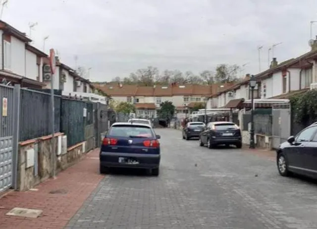 SE VENDE casa adosada OKUPA en C Pintor Murillo de Daganzo - foto 3