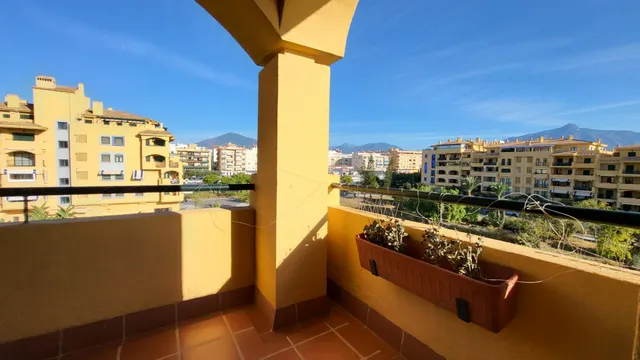 Amplio apartamento de tres dormitorios con vistas panorámicas en Nueva Alcántara. — 23