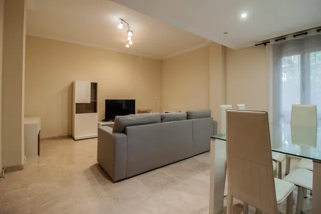 ¡Tu nuevo hogar en Bormujos! Magnífico chalet en alquiler con patio. — 14