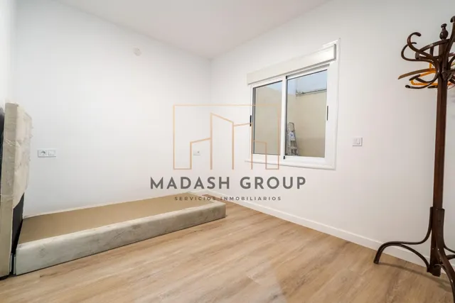 Exclusiva vivienda de 4 dormitorios, totalmente reformada, a 550m del puerto y la playa de Cambrils. — 14