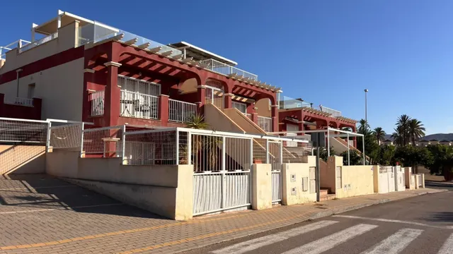 Apartamento con solárium, barbacoa, piscina comunitaria y vistas al mar en El Alamillo — 22