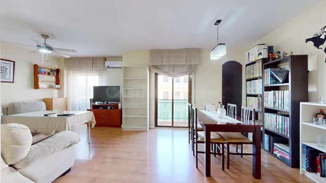 Piso Exterior con Dos Balcones y Plaza de Garaje junto al Pa