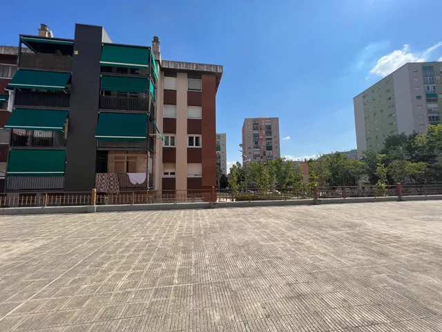 DESTACABLE Y PECULIAR LOCAL en VENTA o ALQUILER en Martorell. — 17