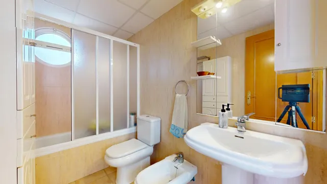 CHALET CON AMPLIA PARCELA JUNTO A LA PLAYA DE LAS HIGUERICAS – TORRE DE LA HORADADA — 28
