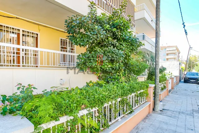 PLANTA BAJA A 200 METROS DE LA PLAYA CON GARAJE CERRADO PARA 4 COCHES. — 7