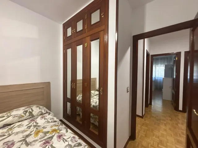Poligono Residencial. Piso AMUEBLADO con 3 dormitorios y 2 baños . Piscina comunitaria. Garaje. — 15