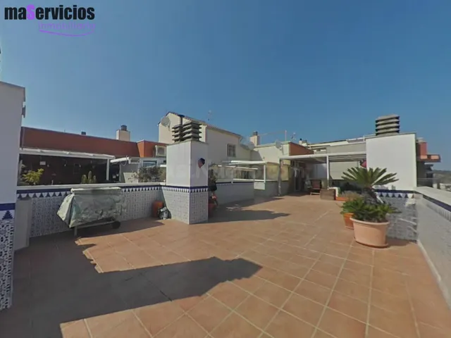 Ático único con terraza panorámica en Albarrosa, Viladecans - foto 5