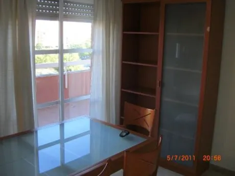 PISO ATICO  DE DOS GRANDES DORMITORIOS, 1 BAÑO, AMPLIO SALÓN, COCINA, TERRAZA DE 19M2, GARAJE Y TRAS — 8
