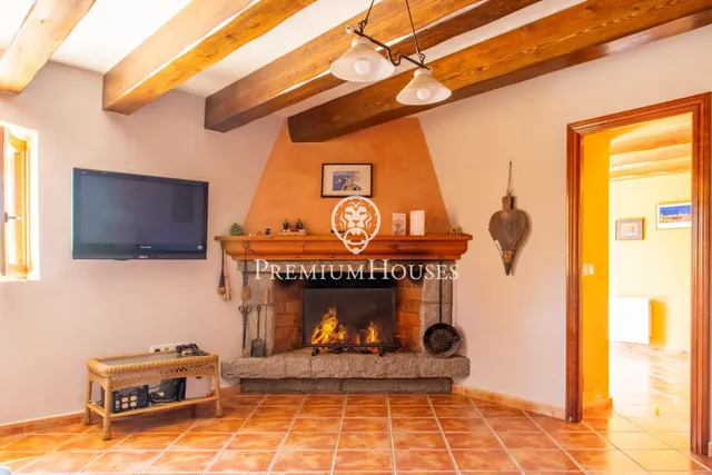 Masía con privacidad real y potencial de proyecto en el corazón del Montnegre — 3