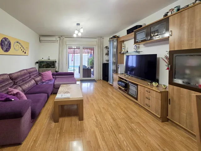 Precioso chalet adosado de 4 dormitorios con piscina privada y garaje en Carranque — 15