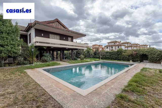 Gran casa con parcela y piscina en Cájar - foto 2