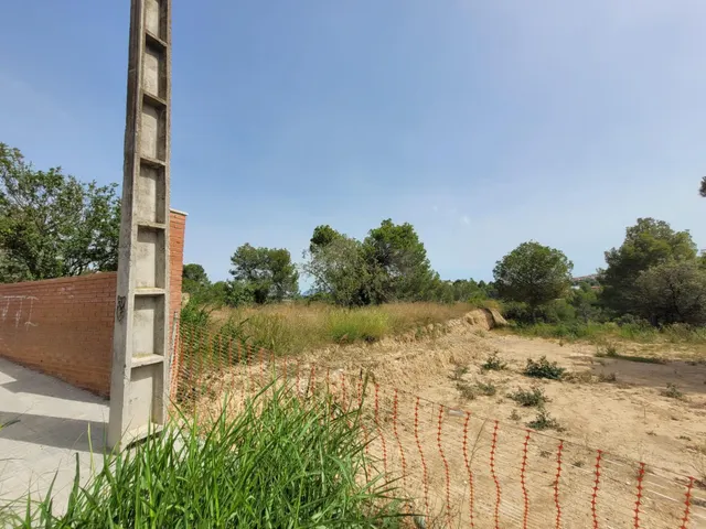 Terreno llano con todos los servicios en El Maset de Masquefa — 20