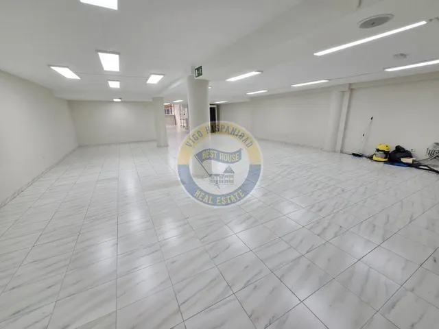 Bajo comercial de gran visibilidad — 19