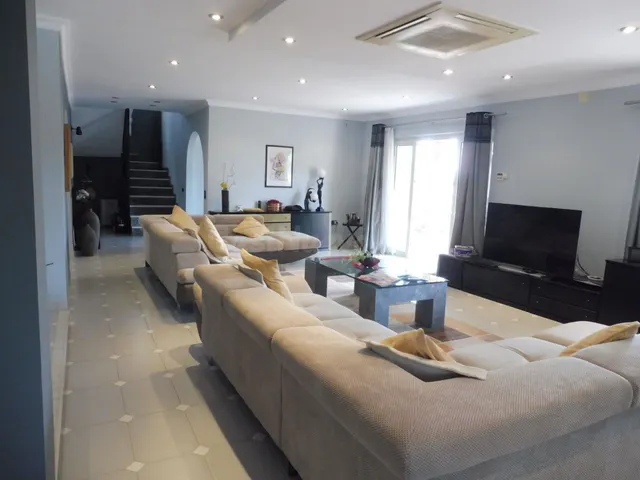 Villa de Lujo de 5 dormitorios en La Carihuela, Torremolinos — 5
