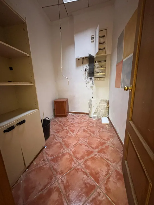 LOCAL COMERCIAL DE 300 m2 – ALQUILER CON OPCIÓN DE COMPRA — 34