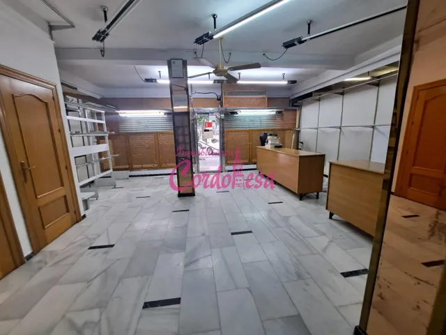 LOCAL COMERCIAL EN LA FUENSANTA — 9