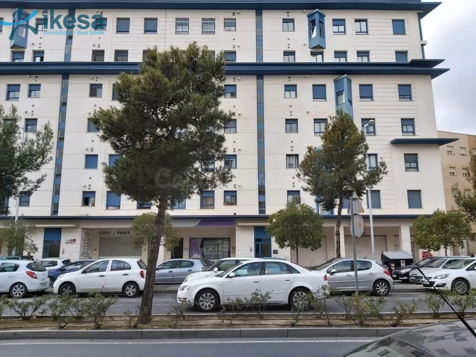 VENTA DE GARAJE PARA MOTOS EN HUELVA CENTRO.