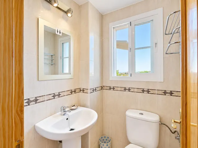 Bonito piso exterior y luminoso de dos dormitorios, baños y aseo en Albolote junto al metro y con plaza de garaje — 8