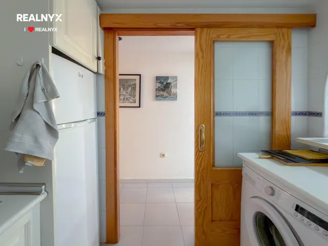 ¡Oferta Especial! Amplio apartamento con 3 dormitorios + gran terraza y vistas a la piscina comunitaria + Garaje incluido en el precio — 16