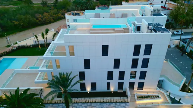 Apartamento en planta baja de obra nueva en exclusiva urbanización en primera línea de playa — 31