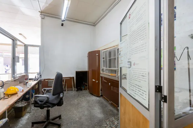 Oportunidad en Gandia: Amplio Local Comercial en Venta — 13