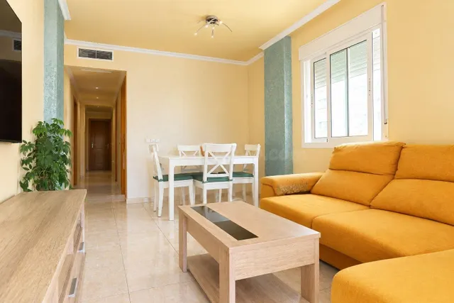 Piso de 2 dormitorios junto al Puerto Deportivo de Guardamar, orientación sur y piscina comunitaria — 3