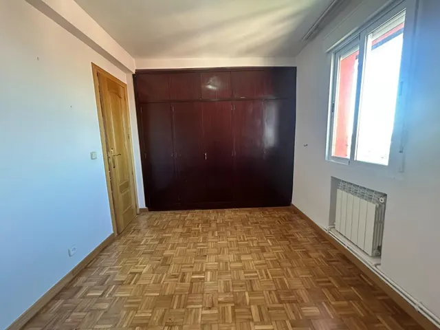 Piso en Calle Camarena — 18