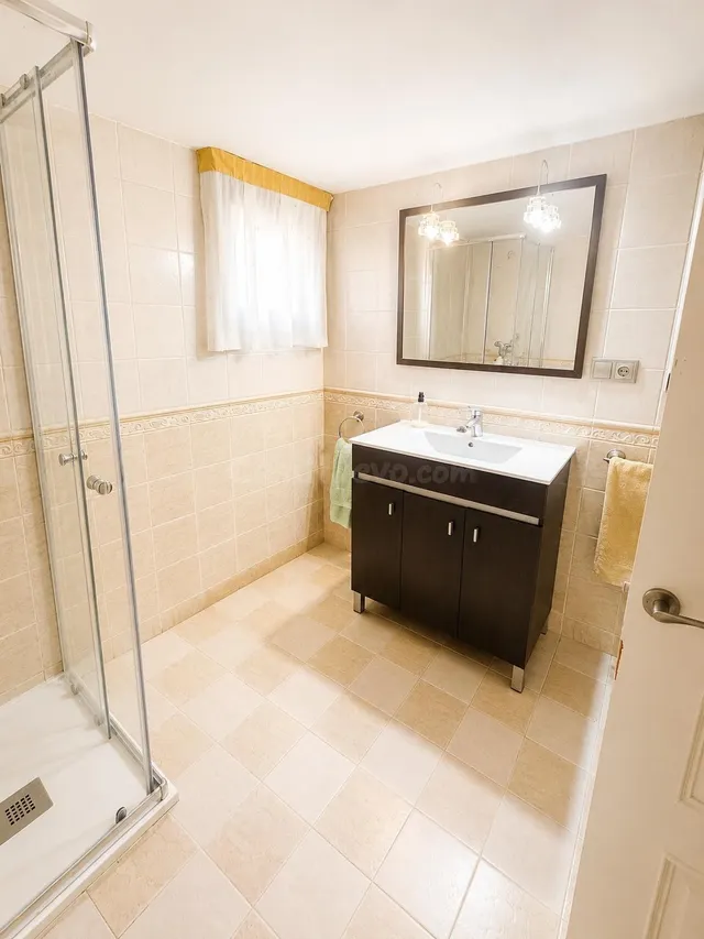 ESPECTACULAR DÚPLEX EN ESQUINA CON 225 m2, PISCINA, GARAJE Y - foto 5