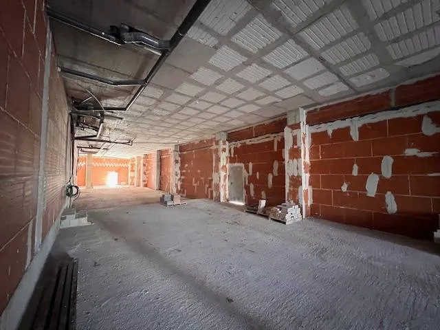 Local diafano de 400m2. — 5