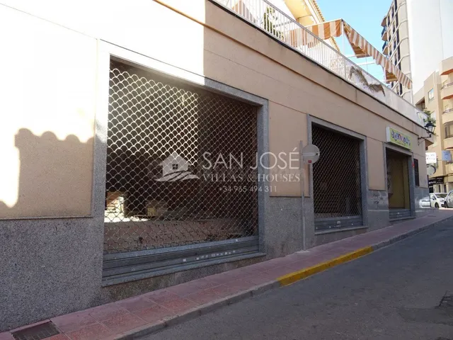 VENTA DE LOCAL COMERCIAL EN ASPE EN ZONA CENTRO TOTALMENTE D - foto 2