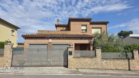 CASA INDEPENDIENTE EN LA URBANIZACIÓN DE NIAGARA PARK DE TORDERA