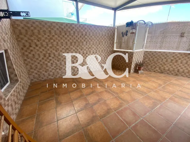 Dúplex con piscina comunitaria, garaje privado y vistas al m