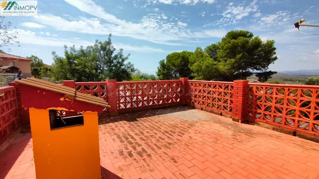 SE VENDE CHALET CON 2200 M2 DE PARCELA URBANA EN LA ERMITA D - foto 4