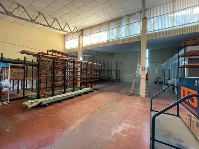 NAVE COMERCIAL EN VENTA EN EL POLÍGONO DE CHINALES – CÓRDOBA - foto 2