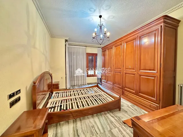 SE VENDE CASA CON PISCINA EN GLORIETA DE NOVELDA. — 11