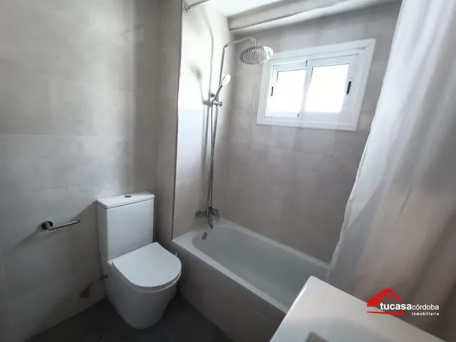 AMPLIO PISO DE 3 DORMITORIOS CON ASCENSOR EN LA FUENSANTA — 21